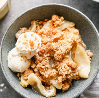 Apple crisp with ice cream