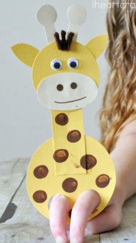 Giraffe finger puppets