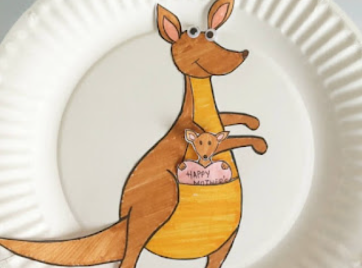 Kangaroo with Joey in pocket paper craft