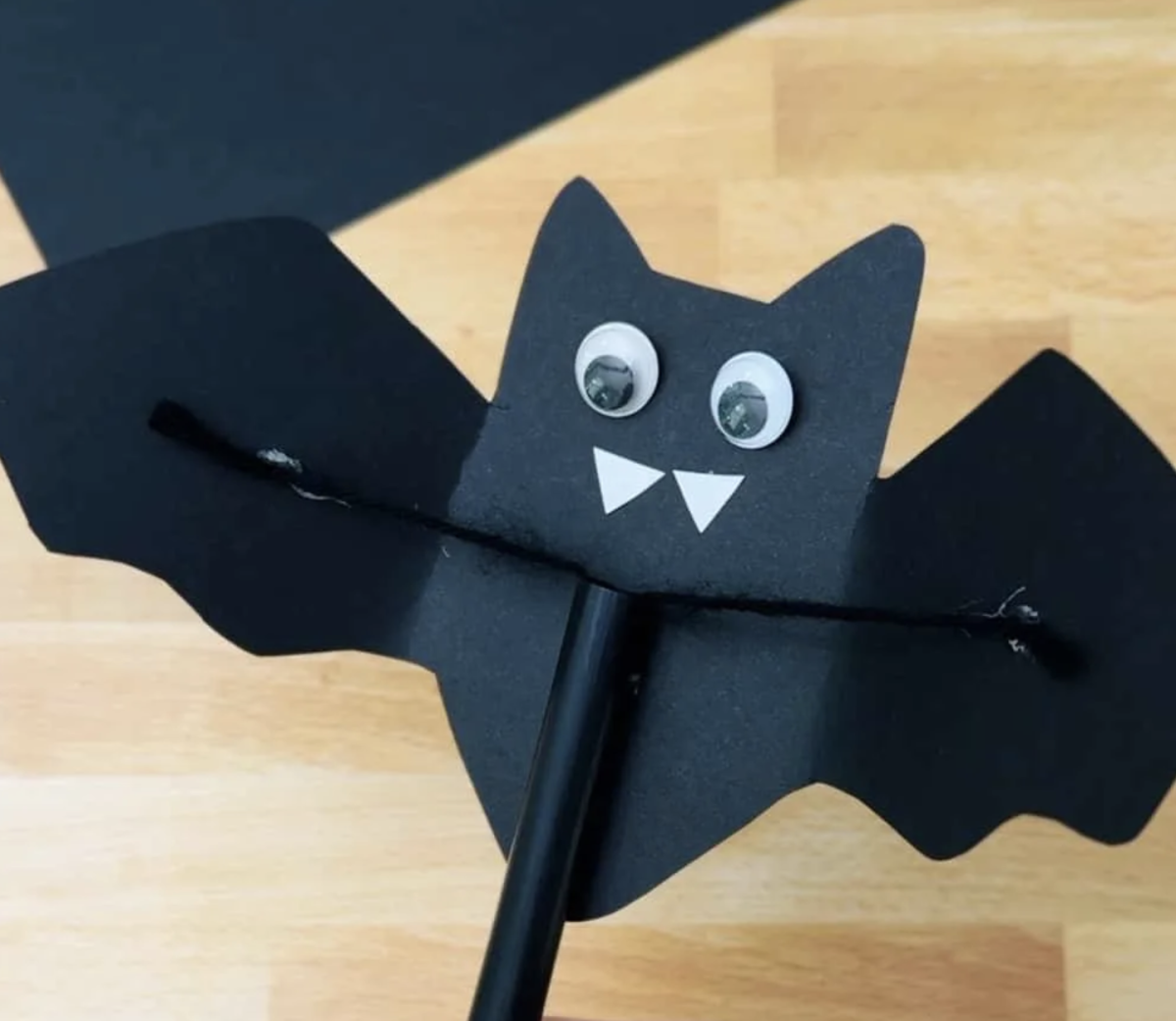 Flying bat craft with yarn and straw
